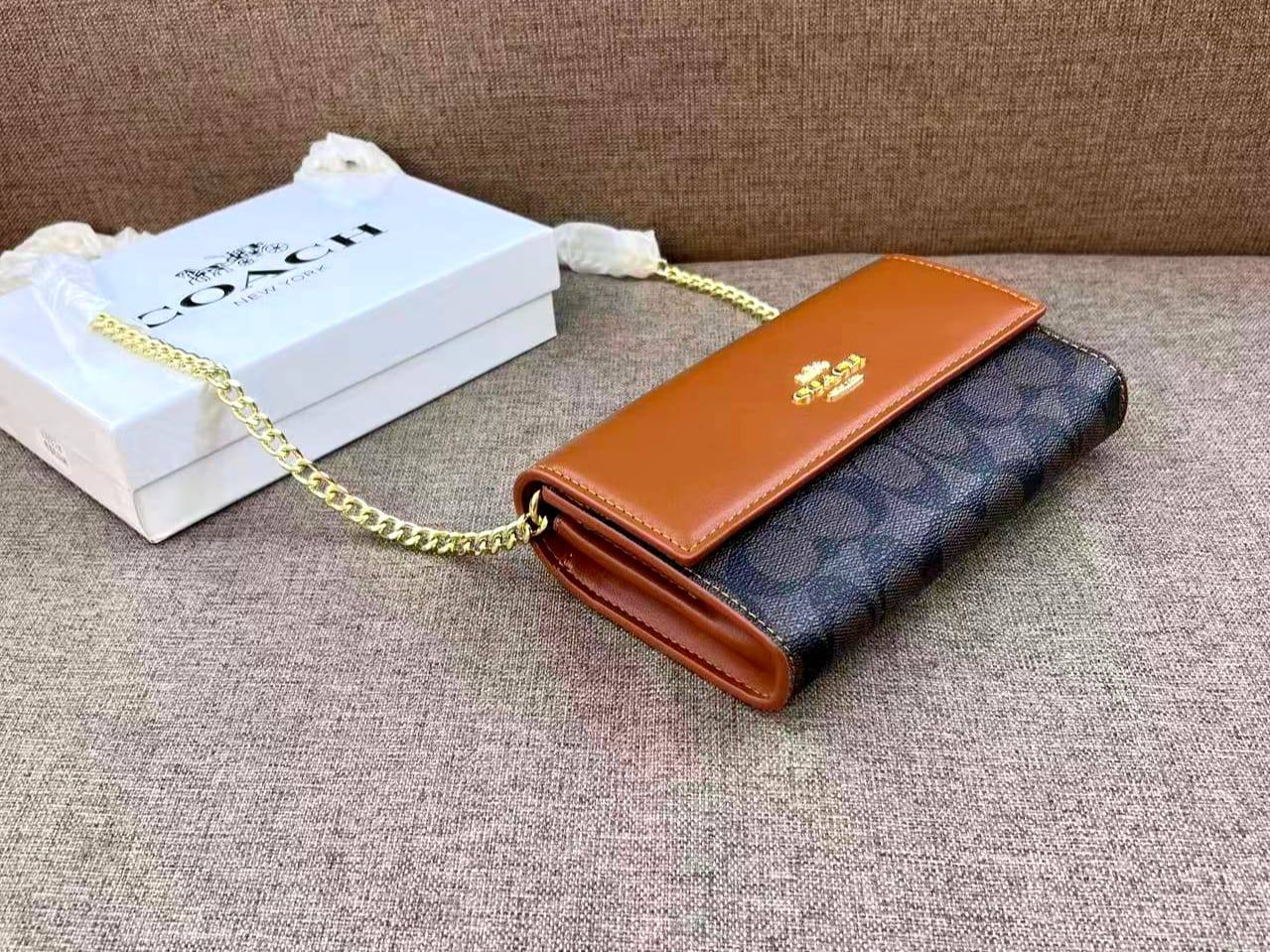 Gucci
85 dhs💓

with box
🎁🎁🎁

Zain26
♥️♥️♥️