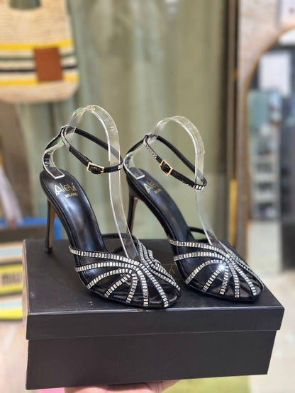 Alevi Milano 

Size 36 to 41 

130 dhs✅

Zain146
♥️♥️♥️