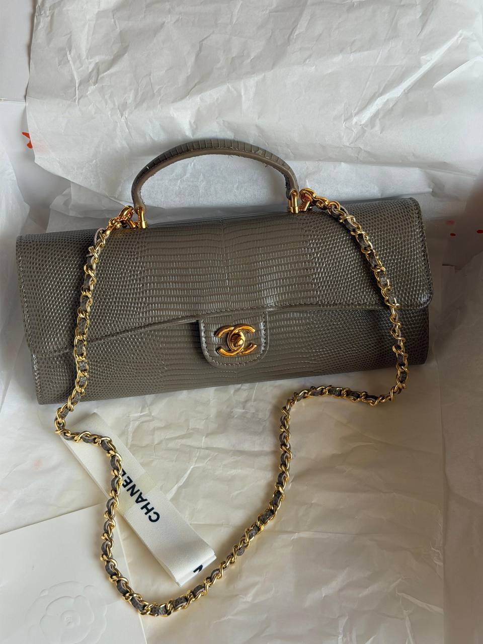 Chanel
 𝐂𝐥𝐮𝐭𝐜𝐡 𝐰𝐢𝐭𝐡 𝐓𝐨𝐩 𝐇𝐚𝐧𝐝𝐥𝐞 𝐢𝐧 𝐥𝐢𝐳𝐚𝐫𝐝-𝐞𝐦𝐛𝐨𝐬𝐬𝐞𝐝 𝐜𝐚𝐥𝐟𝐬𝐤𝐢𝐧 
1150 dhs💛

ETAG4
♥️♥️♥️