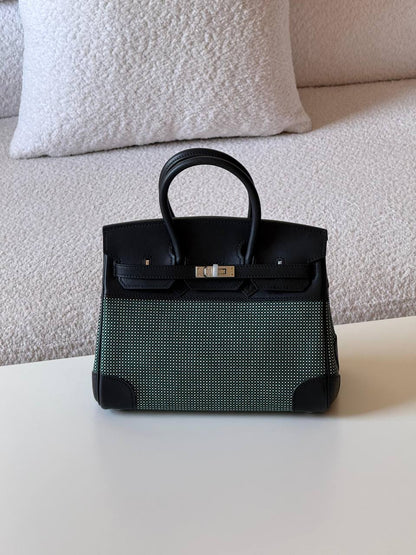 Hermes Birkin toile 30cm💕master quality😍

with box❤️
🎁🎁🎁

780 dhs🪙💚

Zain52
♥️♥️♥️