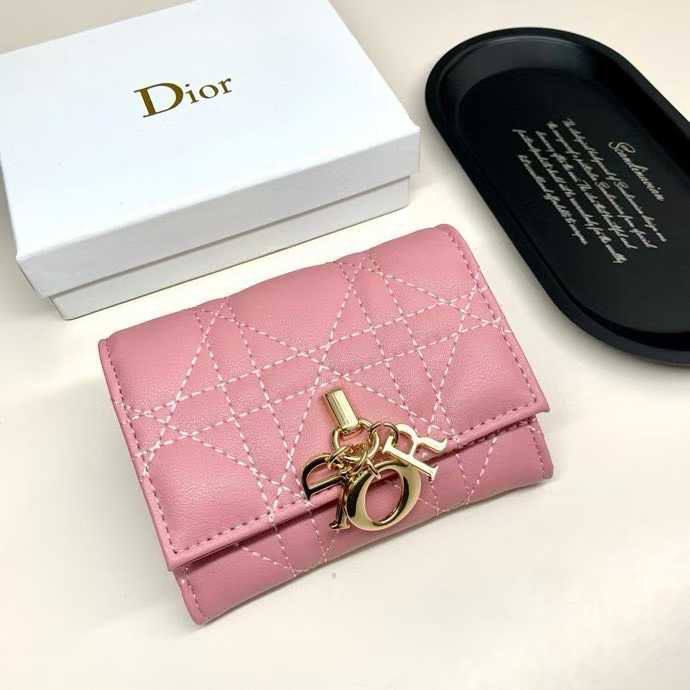 Dior Wallet 
115 dhs❤️
💼 Good Quality 💼

Zain131
♥️♥️♥️