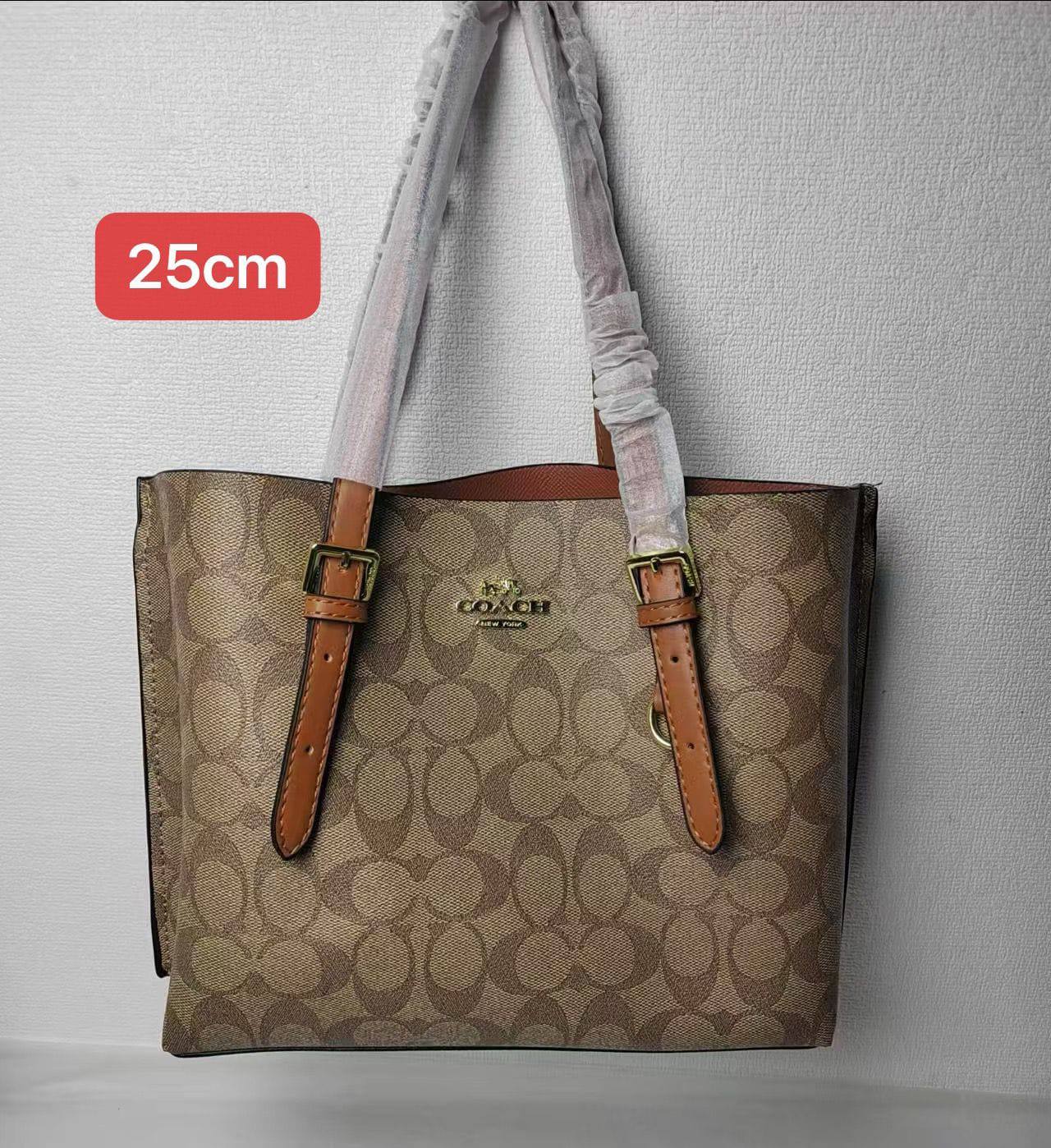 Coach
High quality
Size: 25cm

With box 
🎁🎁🎁

95 dhs🗽

Zain50
♥️♥️♥️