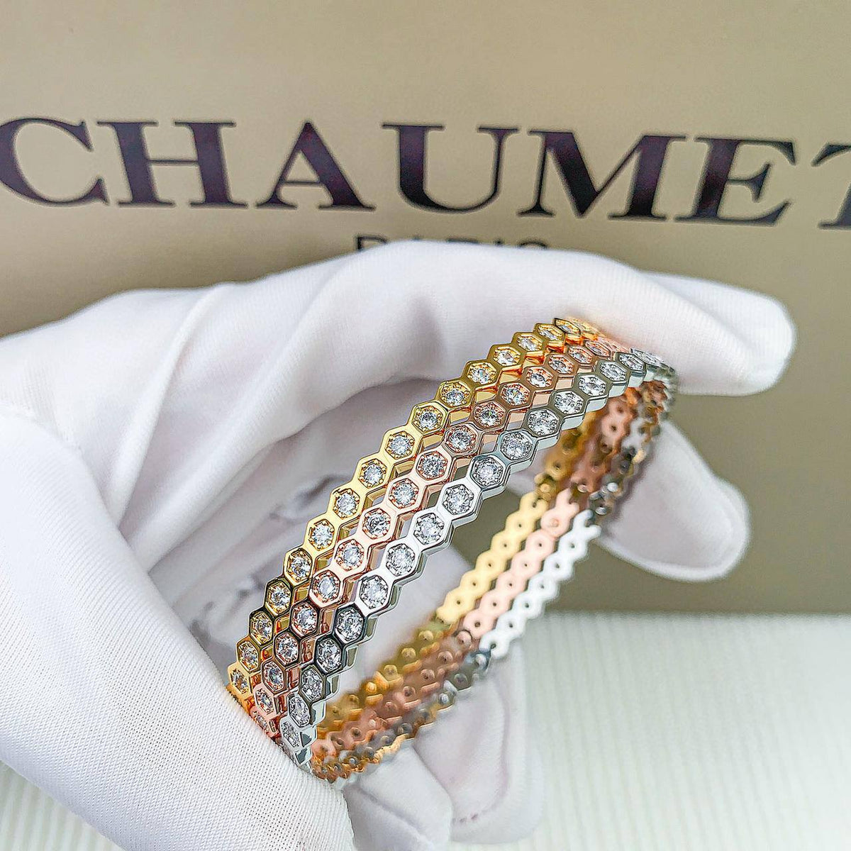 CHOUMET BANGLE
MASTER💫✨
60 dhs🇦🇪🇦🇪

WITH BOX AND PAPER BAG🎁🛍️

Zain89
♥️♥️♥️