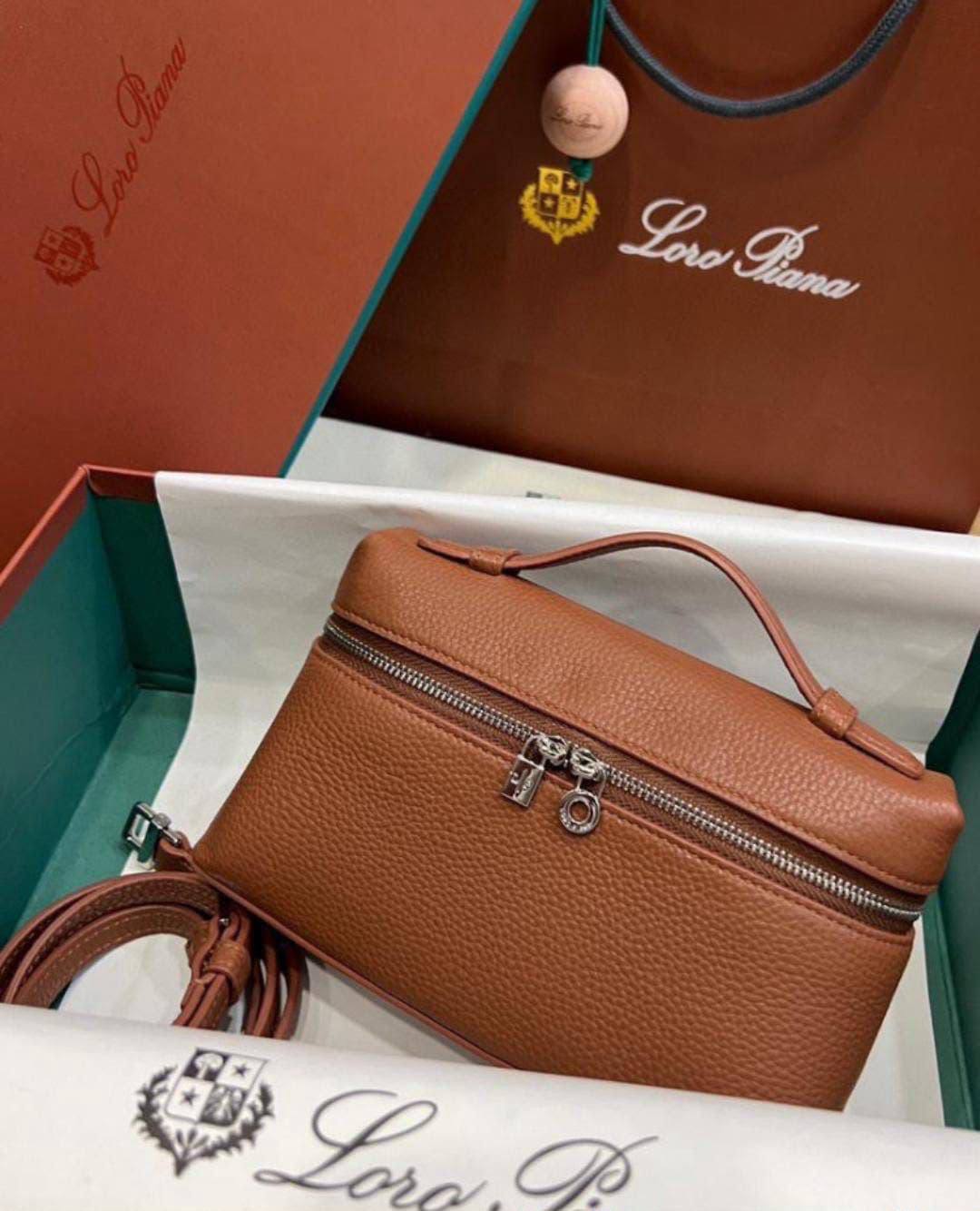 Loro piana 

90 dhs

With box

Zain219
♥️♥️♥️