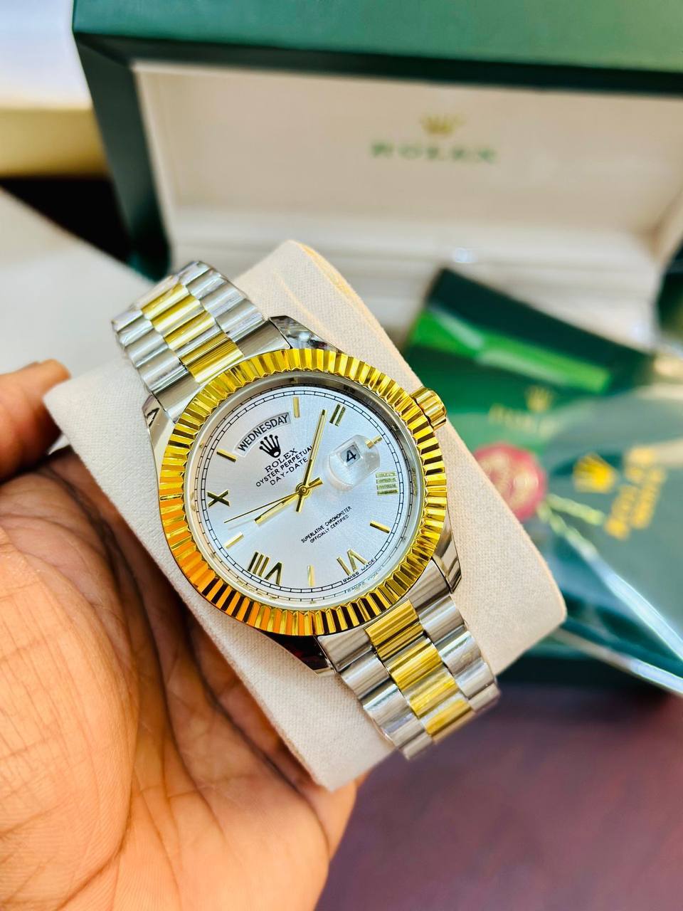 Rolex Men
*Day & Date*
70 dhs🪙💚
*Battery*

Zain29
♥️♥️♥️