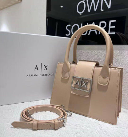 ARMANI 

COPY ONE 
NEW CAME  

WITH BOX 
🎁🎁🎁

135 dhs❤️

Zain39
♥️♥️♥️