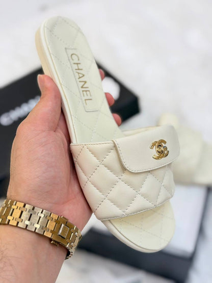 😍  CHANEL 😍
💎 _*VIP QUALITY*_ 💎
✨ Size 37 To 41 ✨
450 dhs💛

Zain292
♥️♥️♥️