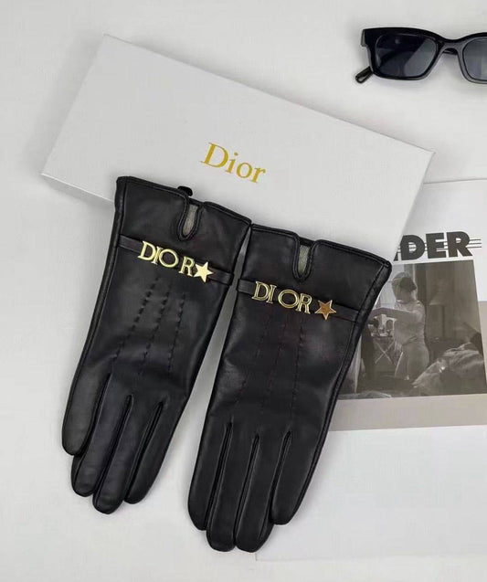 Gloves
260 dhs💓

Zain262
♥️♥️♥️