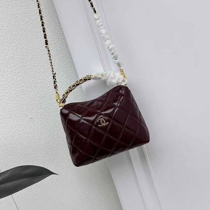 Chanel
95 dhs✅
size：22cm
Good-quality 

with box🎁

Zain35
Zain26
♥️♥️♥️