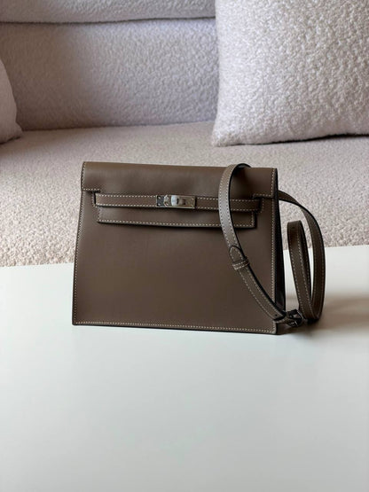 Hermes
dance 22 cm💥Master quality ✅with box📦
420 dhs✅

Zain51
♥️♥️♥️