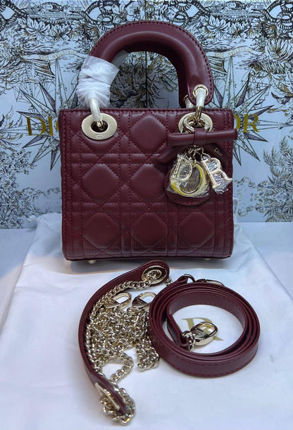 Lady Dior Bag With Chain
Master quality 
17cm with box 📦 
320 dhs🇦🇪🇦🇪

Zain95
♥️♥️♥️