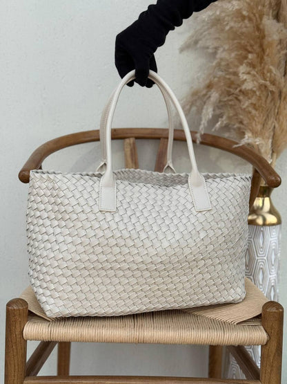 BOTTEGA VENETA
37cm
430 dhs✅
Top quality

Zain167
♥️♥️♥️