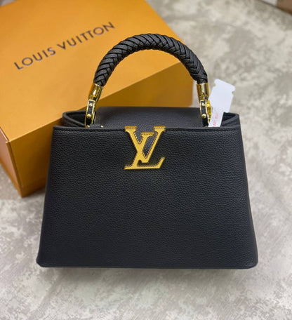 LV
high quality 
with box 
Small. Size.  260 dhs✅
Big.  Size.  270 dhs✅

Zain175
♥️♥️♥️