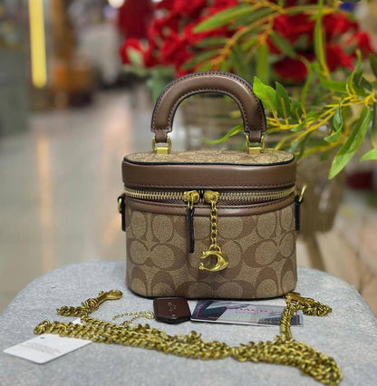 coach
95 dhs✅
With box 
🎁🎁🎁

high quality

Zain26
♥️♥️♥️