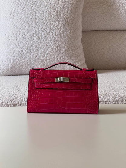 Hermes pochette 21cm 💕master quality😍with box❤️
550 dhs🪙🌨️

Zain52
♥️♥️♥️