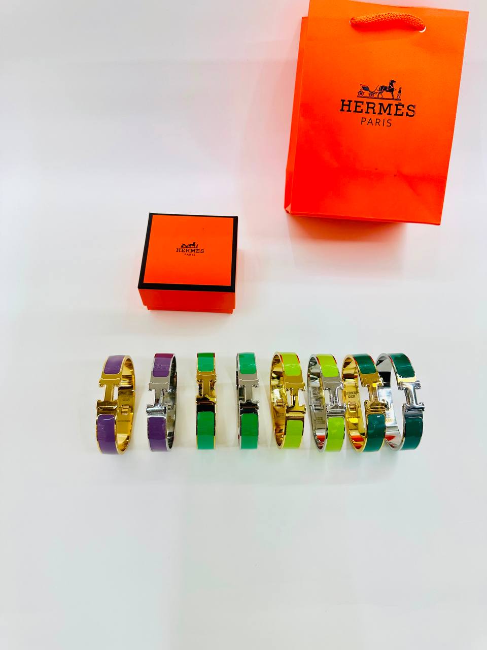 Hermes ❤️‍🔥*
Bangle 🦋
Stainless Steel 💯
With black boxes 🗃️ 
20 dhs🇦🇪🇦🇪

With brand boxes 📦 
30 dhs🇦🇪🇦🇪

With master box 🗃️ 
40 dhs🇦🇪🇦🇪

Zain216
♥️♥️♥️