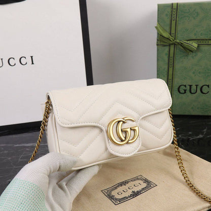GUCCI MARMONT MINI SIZE 
GOOD QUALITY 

WITH BOX 
🎁🎁🎁

90 dhs🪙🖤

Zain39
♥️♥️♥️