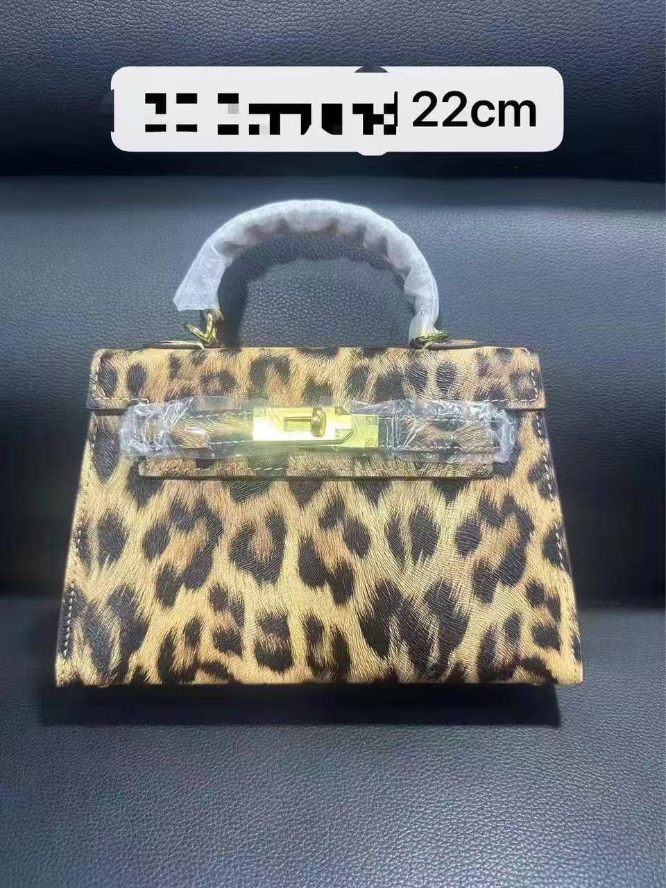 Hermes
Size  22cm
Withbox
100 dhs🇦🇪🇦🇪

Zain04
♥️♥️♥️