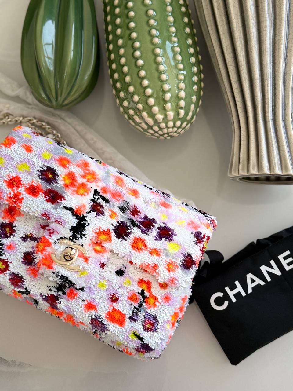 CHANEL✨
Available original box 📦 
With full packing 🎀🎀
Super high quality 💥💥
For Price 👇 WhatsApp✅
0568585901 
0507557372
0552275751 Owner Zain 👌

Zain283
♥️♥️♥️