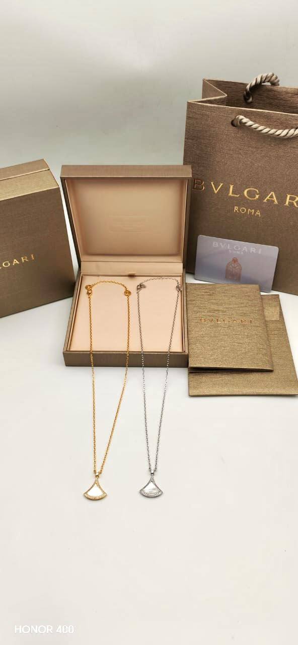 Messika necklace 

70 dhs🇦🇪🇦🇪

Zain122
♥️♥️♥️