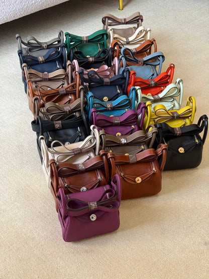 Hermes mini Lindy 18cm💥Master quality ✅with box 📦 
340 dhs✅

Zain51
♥️♥️♥️