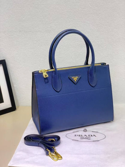 PRADA 
GOOD QUALITY 
115 dhs✅

Zain200
♥️♥️♥️
