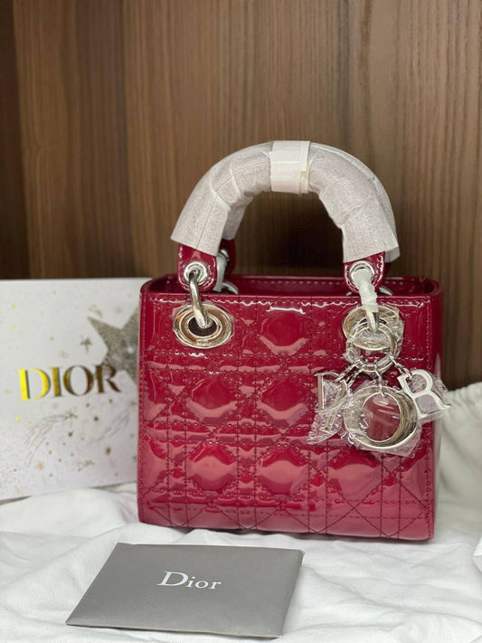 NEW✨DIOR✨
SUPER MASTER QUALITY🫶
WITH FULL PACKAGING🎁
SIZE::✨17 CM✨
1150 dhs🪙💚

Zain255
♥️♥️♥️