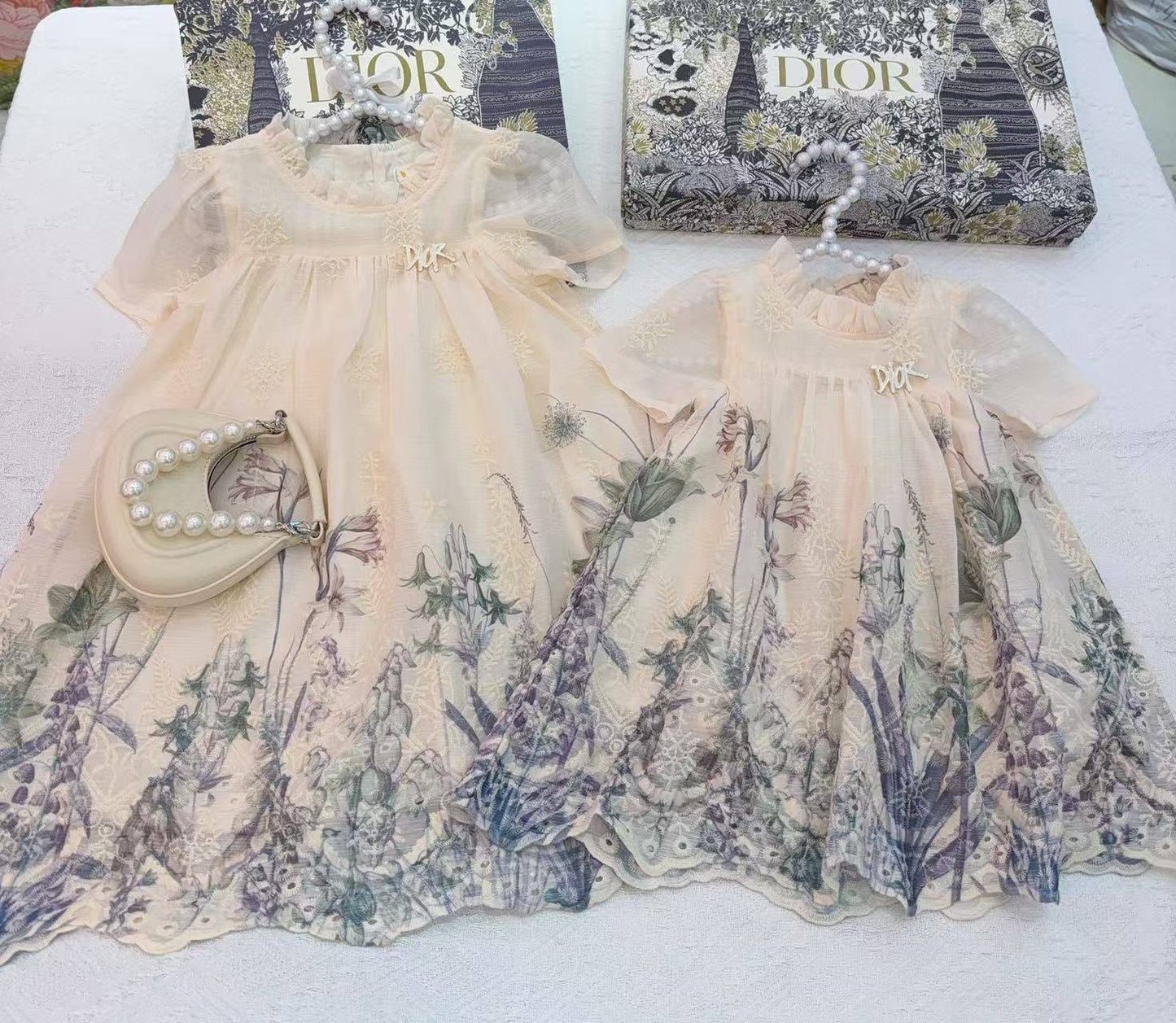 Dior
1-12y 170 dhs❣️

Zain151
♥️♥️♥️