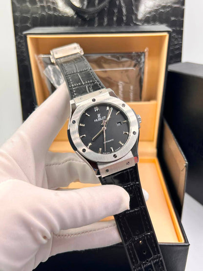 Hublot
Automatic 
280 dhs🇦🇪🇦🇪
with box

Zain85
♥️♥️♥️