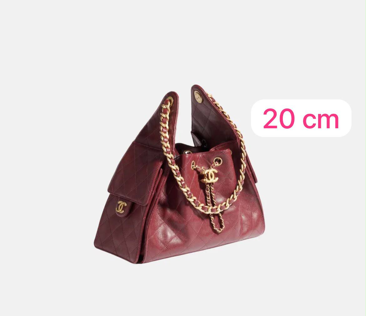 CHANEL 
20CM 
WITH BOX 
110 dhs🇦🇪🇦🇪

Zain168
♥️♥️♥️