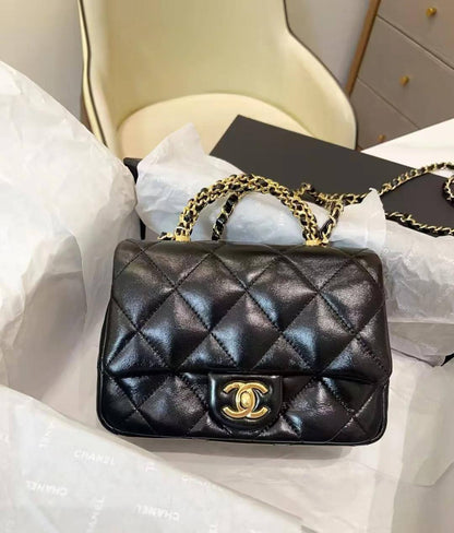 Chanel

110 dhs🇦🇪🇦🇪🇦🇪
have box

Zain07
♥️♥️♥️