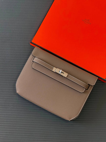 Hermes depech 25cm💕master quality😍with box❤️
360 dhs🇦🇪🇦🇪

Zain52
♥️♥️♥️