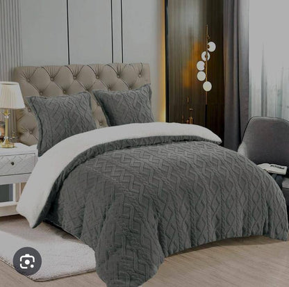 New collection 
Forw a and b 
Full set
King size comfort set 6 pcs 
170 dhs🪙🖤

Zain99
♥️♥️♥️