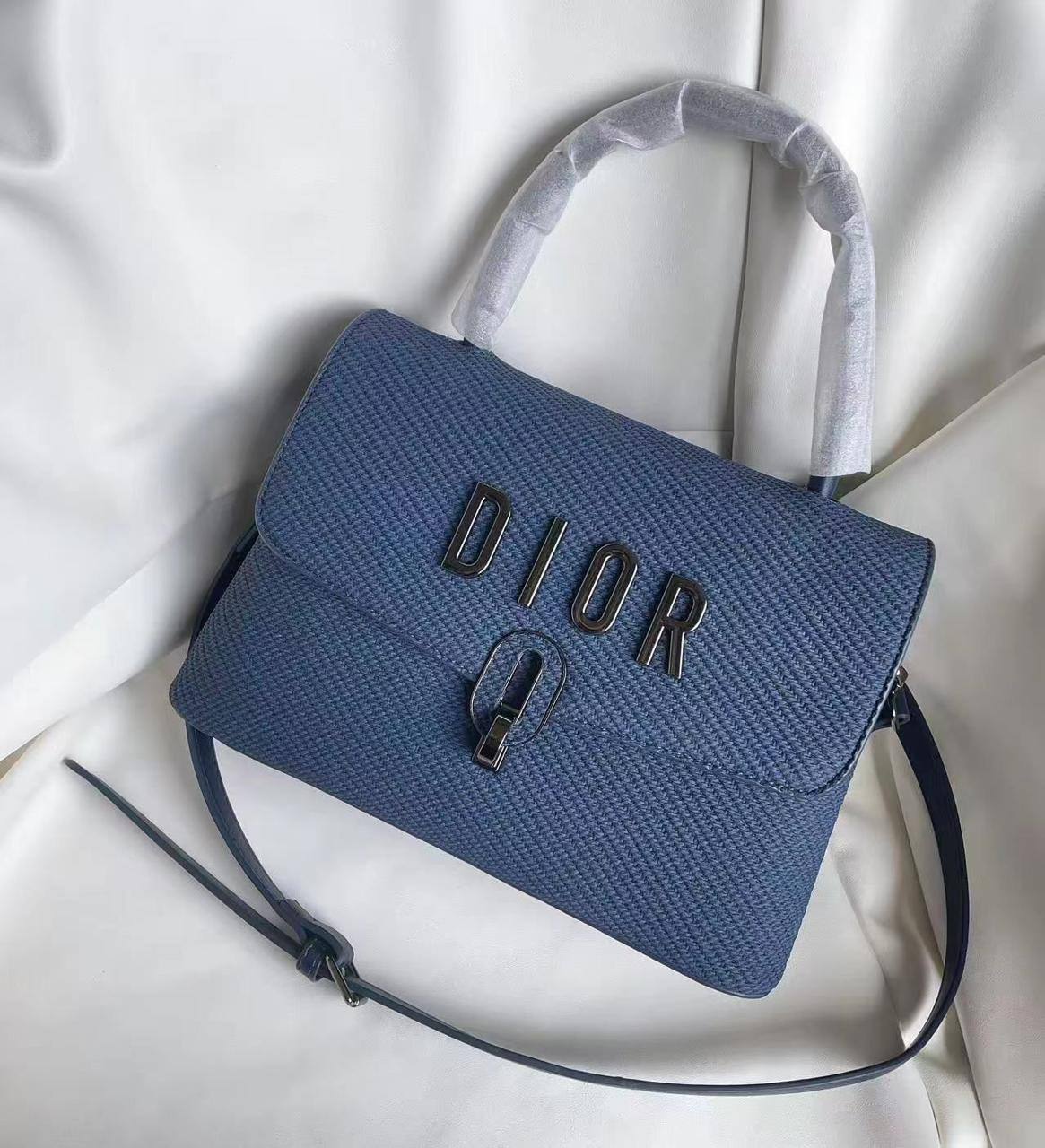 Dior
95 dhs✅

Zain143
♥️♥️♥️
