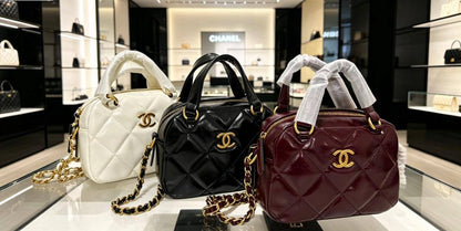 Chanel 

100 dhs✅

with box
🎁🎁🎁

Size:18-12-7

Zain07
♥️♥️♥️
