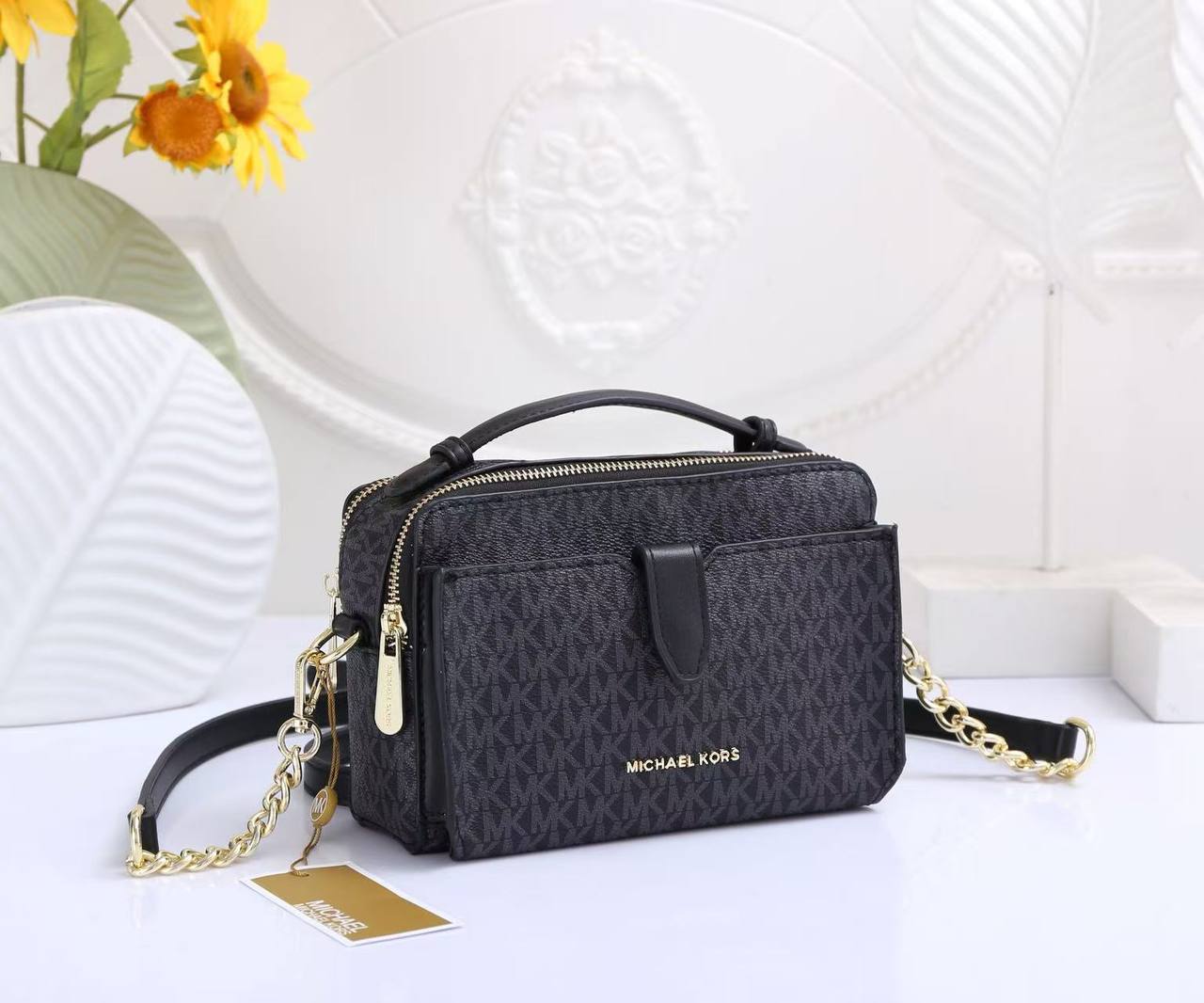 MK
90 dhs✅
size 20×8×14cm
With box

Zain42
♥️♥️♥️