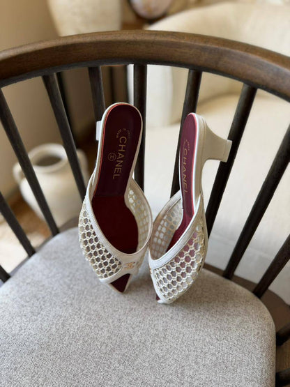 Chanel 
𝑨𝑨𝑨 𝑸𝒖𝒂𝒍𝒊𝒕𝒚
𝑺𝒊𝒛𝒆 𝟑5 𝒕𝒐 𝟒2 
450 dhs✅

Zain81
♥️♥️♥️