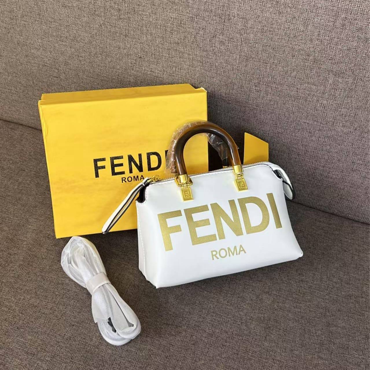 Fendi
90 dhs🇦🇪
with box
🎁🎁🎁

size 20cm

Zain26
♥️♥️♥️