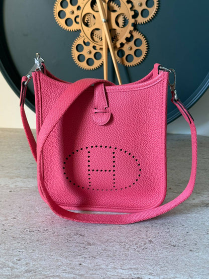 HERMES 💫

Super Master Quality ⚡️

Original Packing 🎁

Size 16CM📏

For Price 👇 WhatsApp✅
0568585901 
0507557372
0552275751 Owner Zain 👌

Zain321
♥️♥️♥️