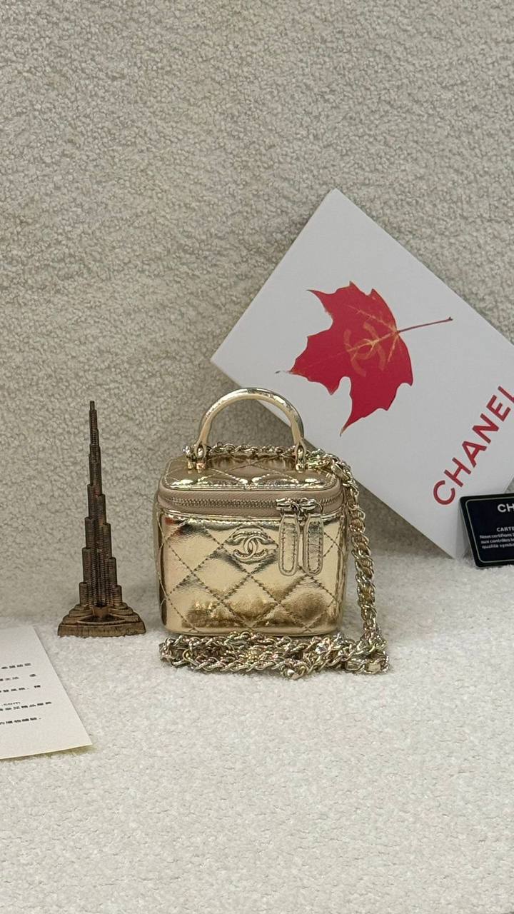 Chanel 
Master
  Micro Size Box🎁
230 dhs✅

Zain131
♥️♥️♥️