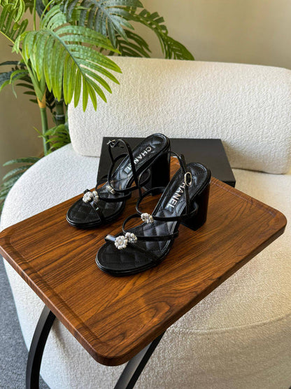 CHANEL 
SuperMaster Quality 💯
520 dhs👑
Size: 36-41💥

Zain171
♥️♥️♥️