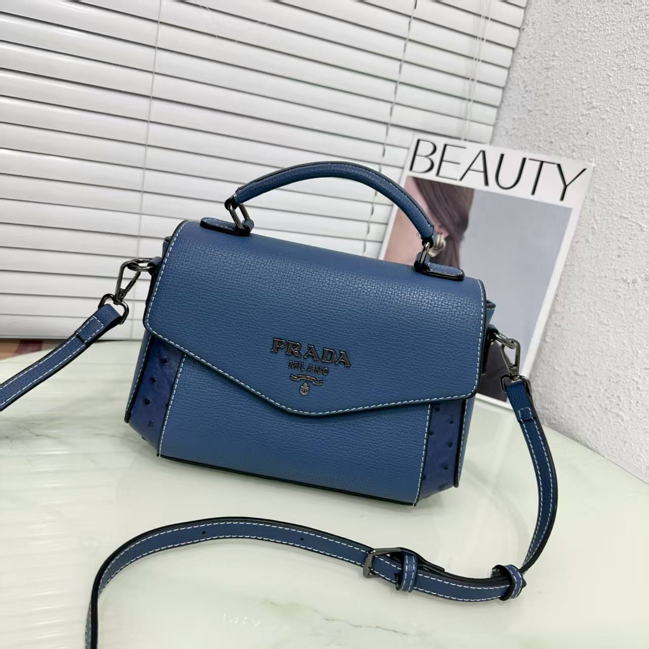PRADA 
GOOD quality 
95 dhs✅

Zain200
♥️♥️♥️