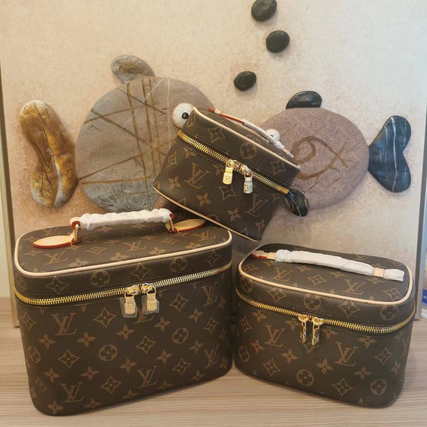 Lv makeup box 
Master
Min 170 dhs🌺
Mid 210 dhs🌺
Big 230 dhs🌺

Zain189
♥️♥️♥️
