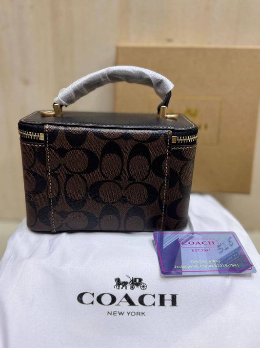 💗 Coach
1⃣️ First quality +🎁
Size: 18 * 11 cm
85 dhs🪙🌨️

with box🎁

Zain115
♥️♥️♥️