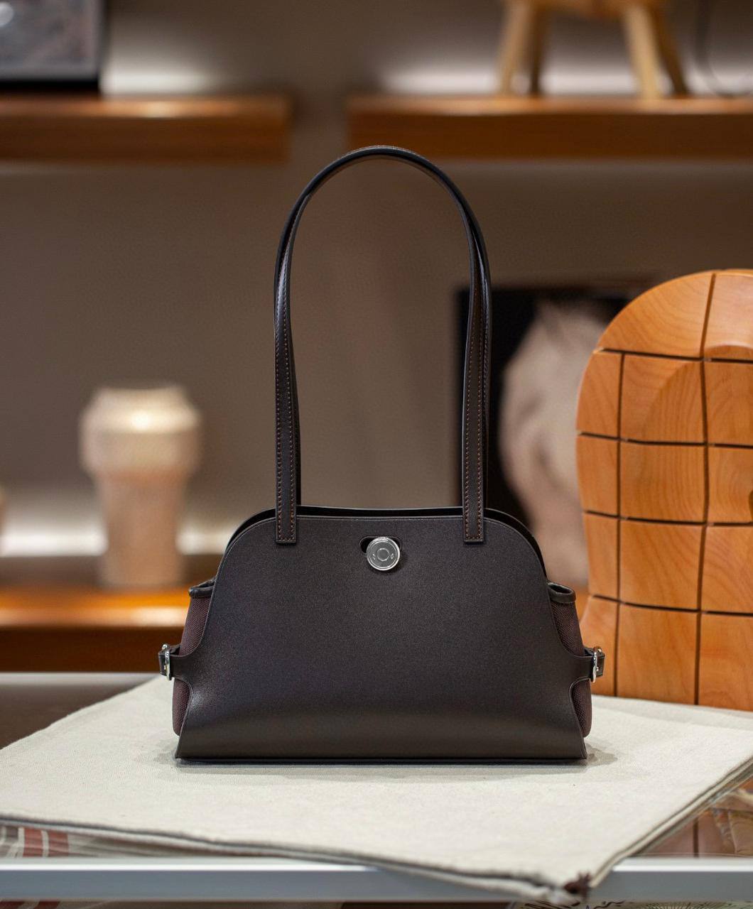 *New women hermes*
*Tablier Sellier bag*
Master 
750 dhs🪙🖤

Zain179
♥️♥️♥️