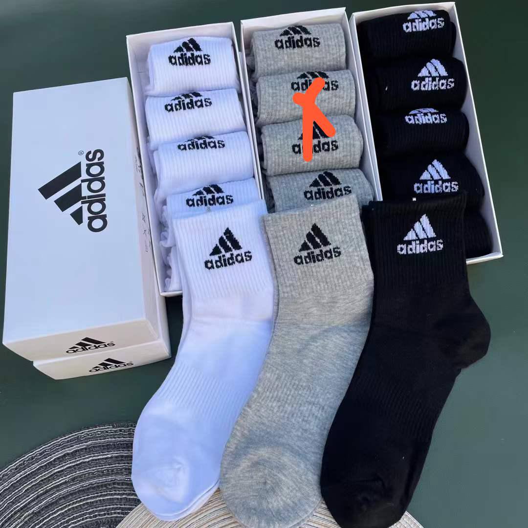 Socks

Withbox 
🎁🎁🎁

35 dhs🪙🌨️

Zain40
♥️♥️♥️