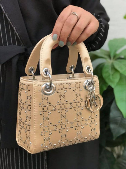 Dior
120 dhs✅
with box
size 17cm

Zain26
♥️♥️♥️