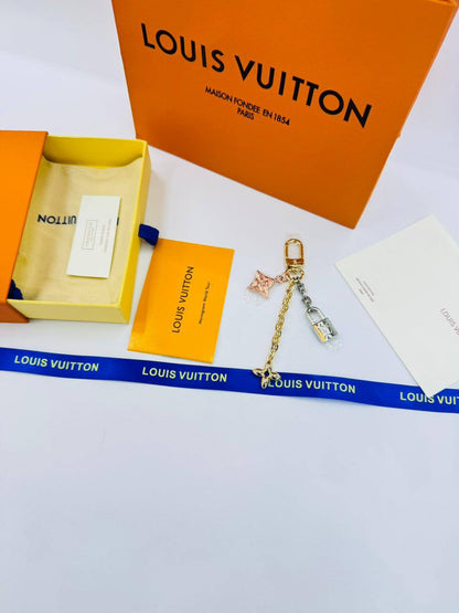 *Key Chain ❤️‍🔥*
Master quality 💯
With normal boxes 📦 
45 dhs✅
With master box 🗃️ 
70 dhs✅

Zain216
♥️♥️♥️