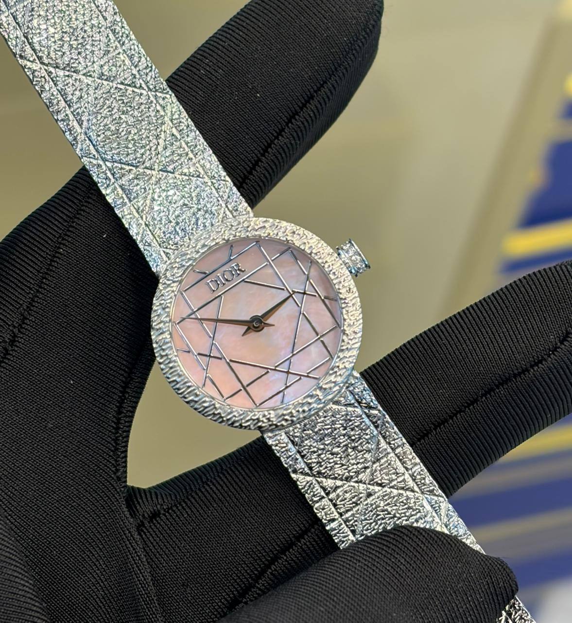 Dior watch for ladies 
good quality 
240 dhs🗽

Zain59
♥️♥️♥️