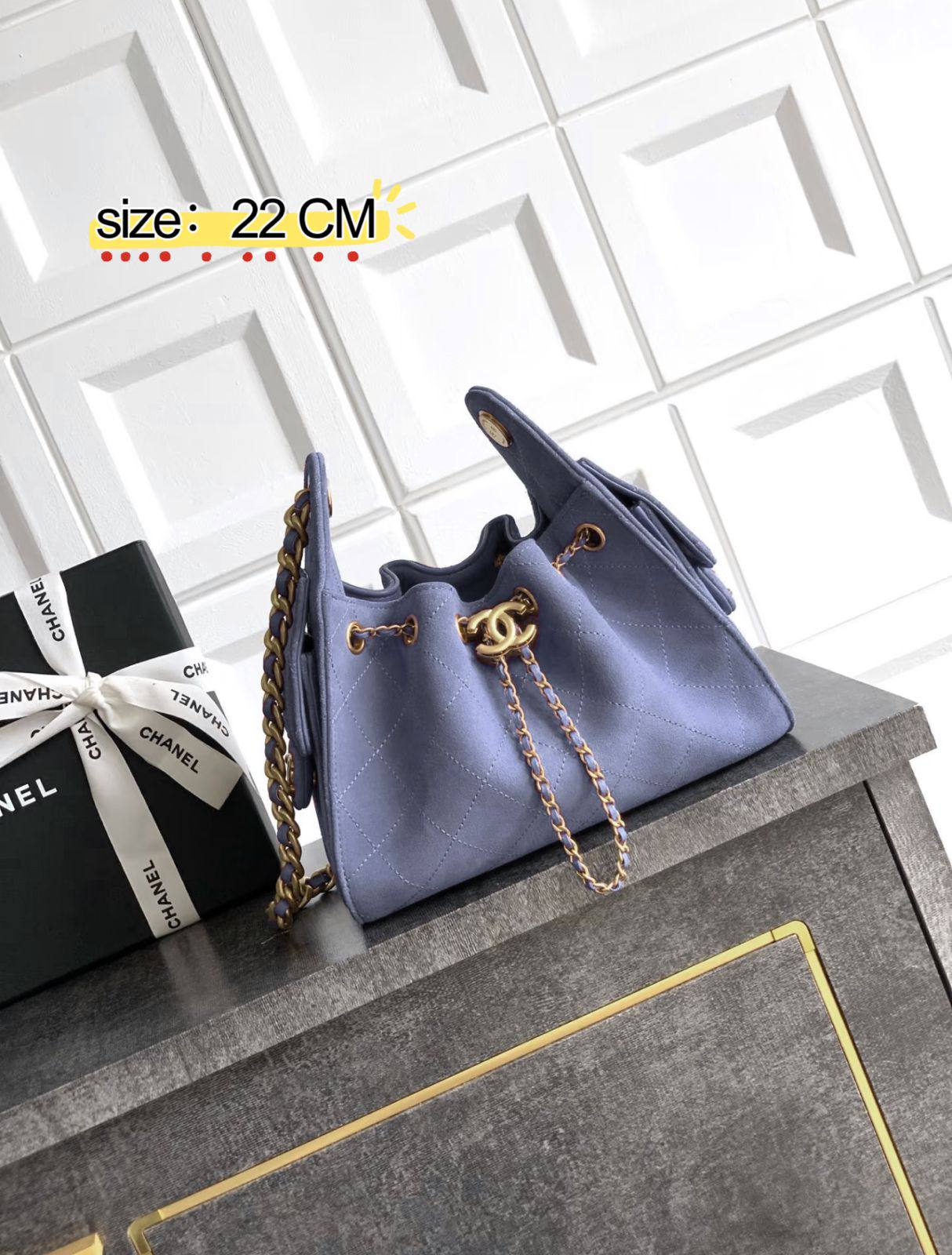 CHANEL HOBO
110 dhs❣️

with box 
🎁🎁🎁

 Big size : 22 CM

Zain38
♥️♥️♥️